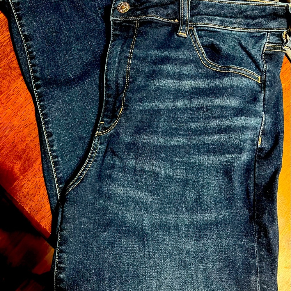 American Eagle high rise jegging crop jeans.. women’s size 18